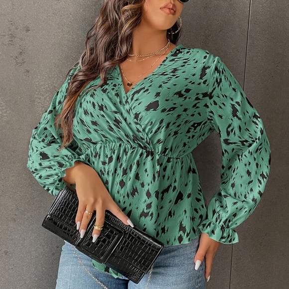 Plus Boho green Leopard Print Surplice Peplum Top - Picture 6 of 8